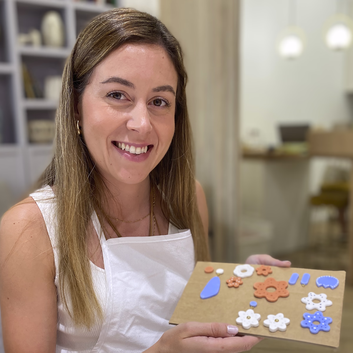 Participantes en el taller de joyería cerámica en Alicante